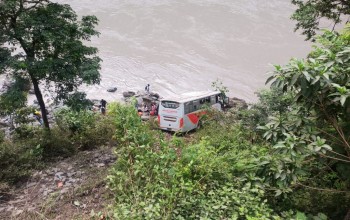 त्रिशूलीमा बस खस्दा घाइते २० मध्ये पाँचजनाको अवस्था गम्भीर